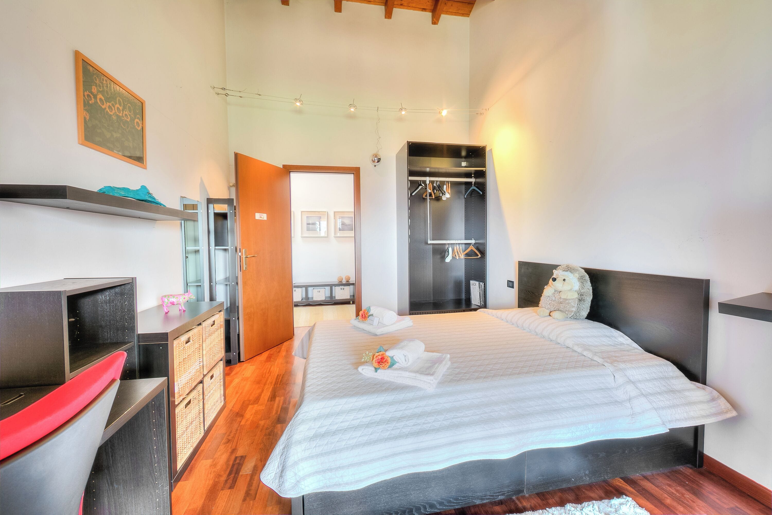 Rumah Keluarga, 3 kamar tidur, 2 kamar mandi (Miralago Lake View & Private Garden) | 3 kamar tidur dan Wi-Fi