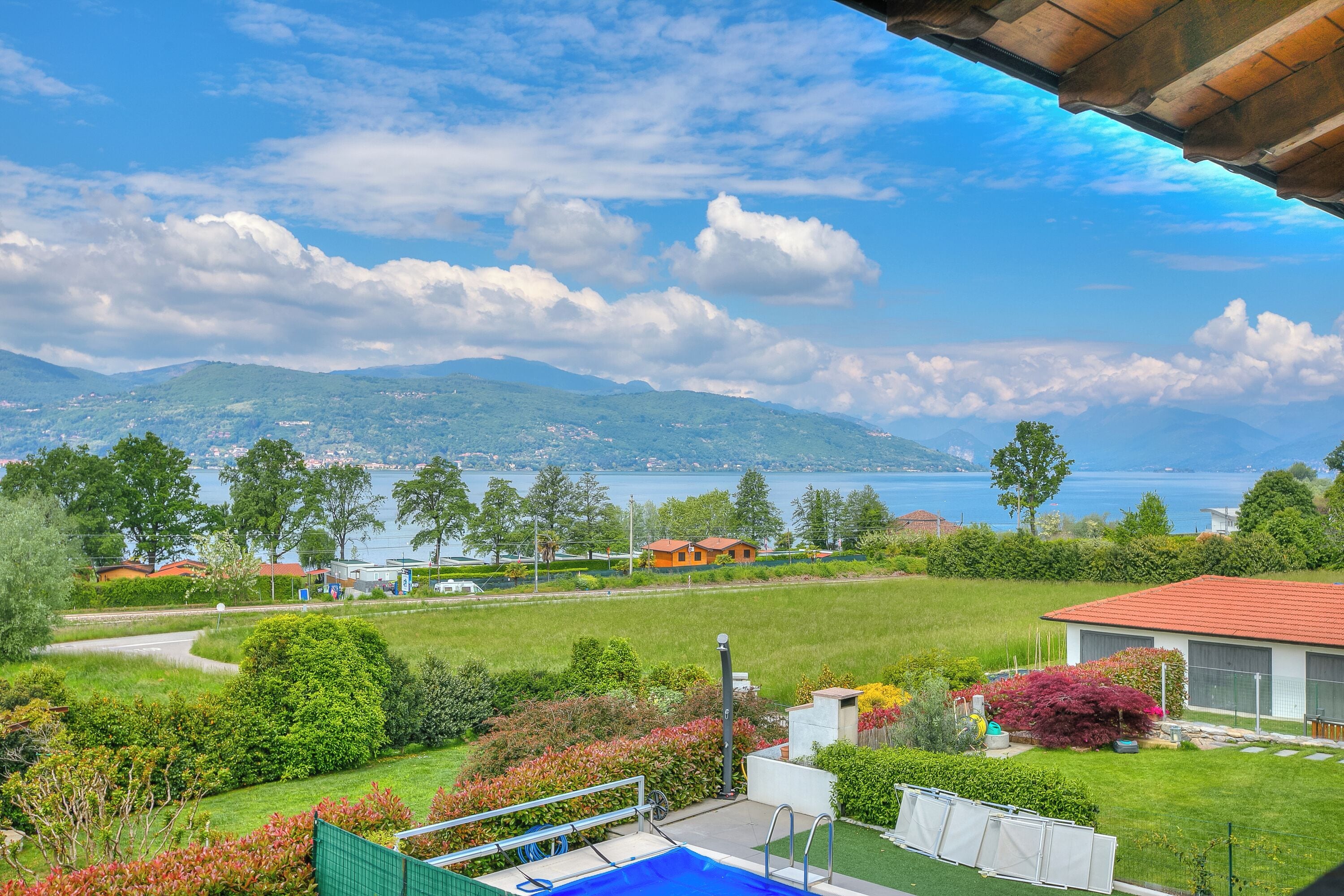 Familiehus, flere soverom, 2 bad (Miralago Lake View & Private Garden) | Overnattingsstedets uteområder