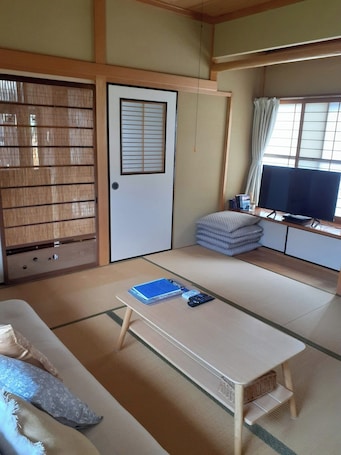 Interior. Recommended for family and friends The whole buil / Kagawagun Kagawa