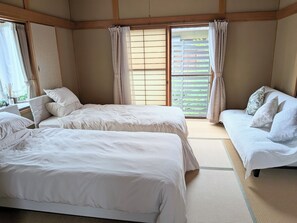 2 Schlafzimmer, Schreibtisch, Bügeleisen/Bügelbrett, kostenloses WLAN