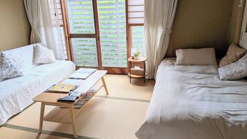 2 slaapkamers, een bureau, een strijkplank/strijkijzer, gratis wifi