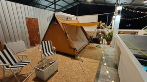 Eenvoudige tent, 1 kingsize bed | Uitzicht vanuit de kamer