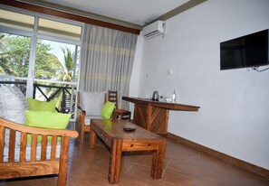 Premium bedding, in-room safe, desk, laptop workspace - Coral Beach Resort (Diani Beach)