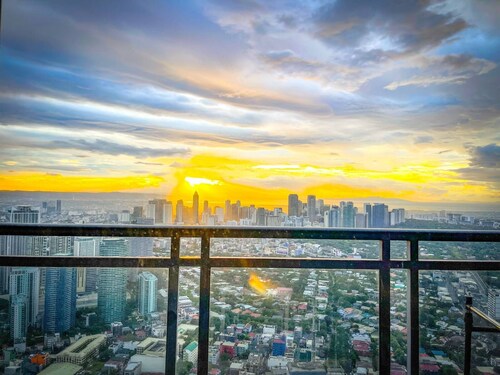 Lovely Penthouse Unit in the Gramercy