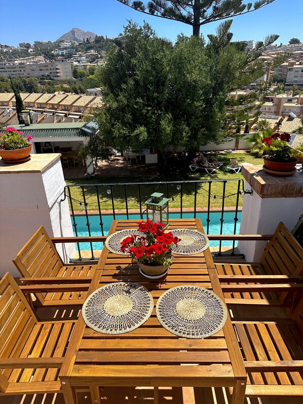 تناول الطعام بالخارج