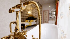 ห้องพัก, ปลอดบุหรี่, นำสัตว์เลี้ยงเข้าได้ (Junior Suite Double, Pet Dogs Allowed) | ผ้านวมขนเป็ด, โต๊ะทำงาน, Wi-Fi ฟรี, ผ้าปูที่นอน