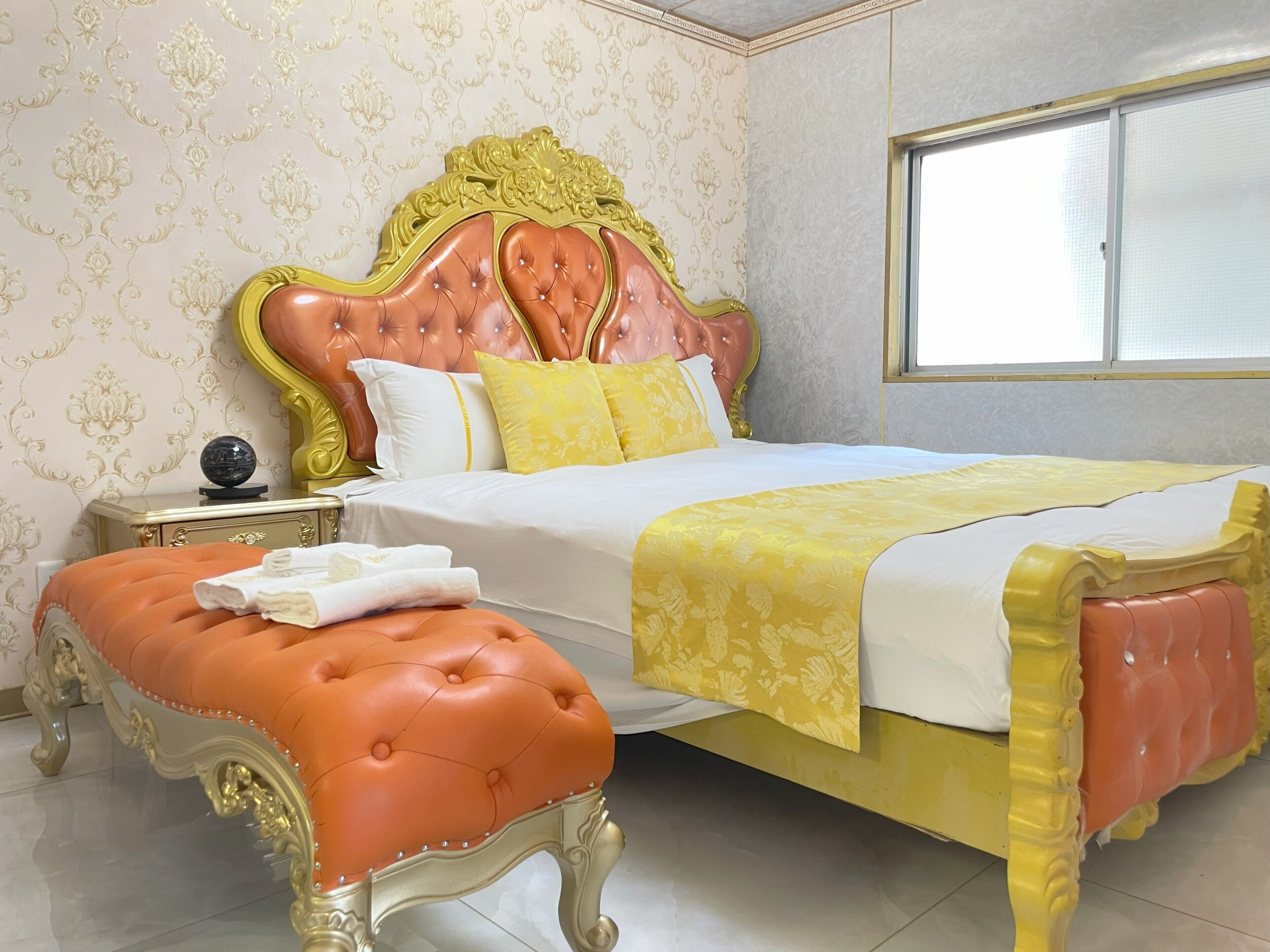 Family Room, Pets allowed | Down duvets, desk, free WiFi, bed sheets