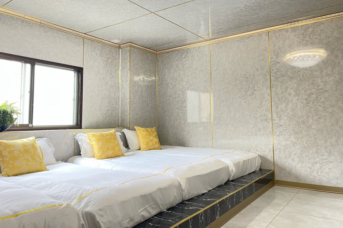 Family Room, Pets allowed