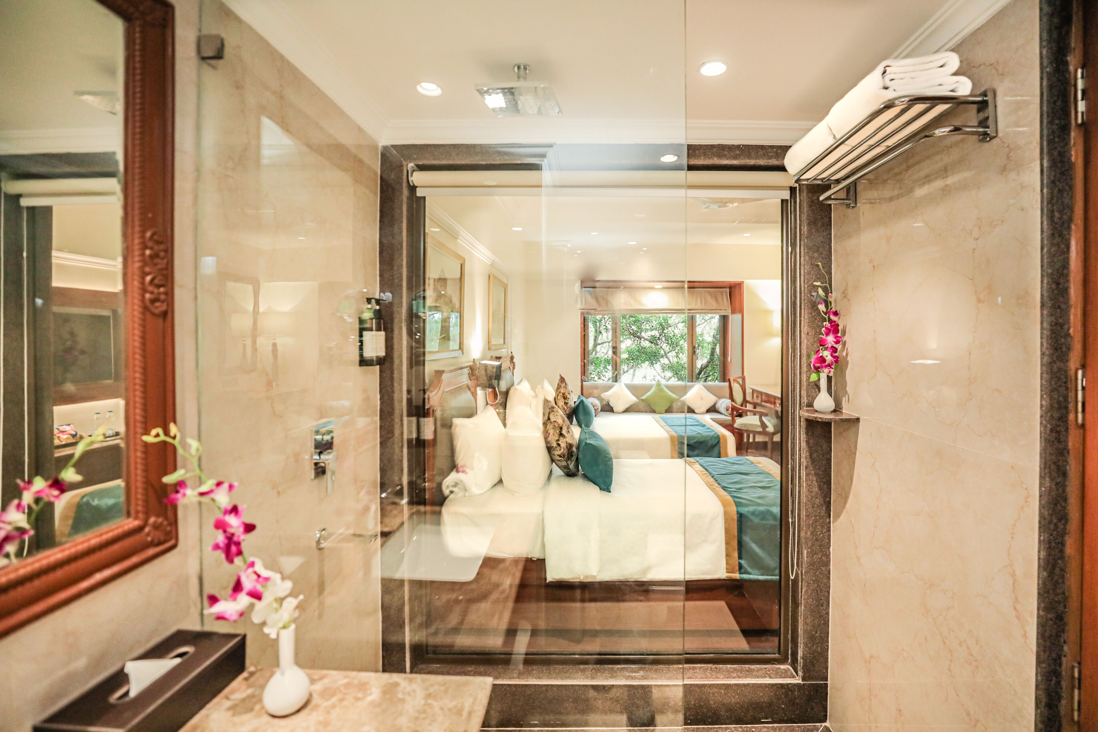 Executive Twin Room | Bathroom | Shower, rainfall showerhead, hair dryer, towels