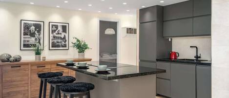 Fridge, microwave, oven, stovetop