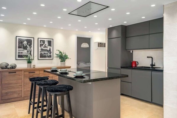 Fridge, microwave, oven, stovetop - Beachclose family apt by Costarentals - Ref 185 (Benalmádena)