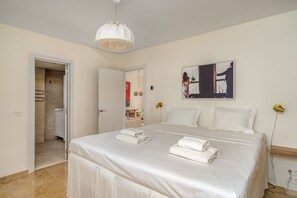 2 dormitorios, tabla de planchar con plancha, wifi gratis y ropa de cama