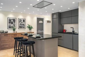 Fridge, microwave, oven, stovetop - Beachclose family apt by Costarentals - Ref 185 (Benalmádena)