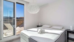 3 室のベッドルーム、アイロン / アイロン台、WiFi (無料)、ベッドシーツ