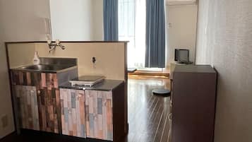 Fridge, microwave, stovetop, cookware/dishes/utensils