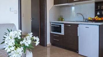 Fridge, oven, stovetop, espresso maker