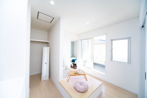4 chambres, bureau, fer et planche à repasser, accès au Wi-Fi (inclus)