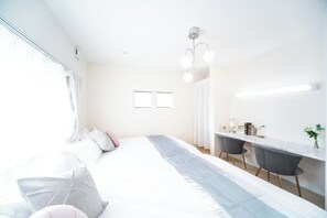 4 makuuhuonetta, työpöytä, silitysrauta/-lauta, ilmainen Wi-Fi