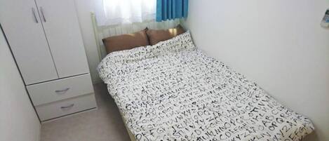 1 bedroom, desk, free WiFi, bed sheets