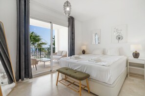 3 slaapkamers, een strijkplank/strijkijzer, gratis wifi, beddengoed