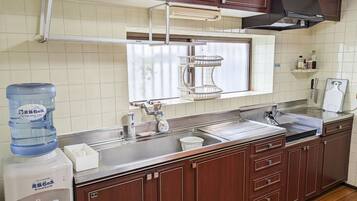 Frigorífic, microones i placa de cuina