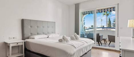 2 chambres, fer et planche à repasser, Wi-Fi gratuit, draps fournis