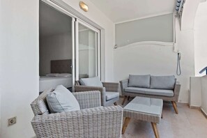 2 bedrooms, iron/ironing board, free WiFi, bed sheets - Marysol Apt with pool by Costarentals - Ref 200 (Benalmádena)