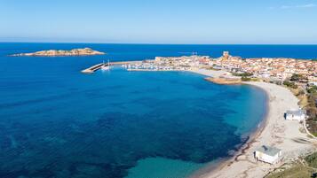 Una spiaggia nelle vicinanze