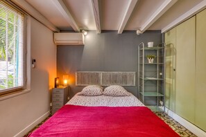 1 habitación, tabla de planchar con plancha, wifi gratis y ropa de cama 