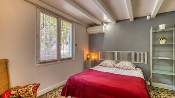 1 slaapkamer, een strijkplank/strijkijzer, gratis wifi, beddengoed