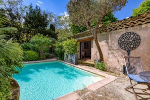 Pool - Oasis Centre Charme House with Shared Pool, Wi-Fi, and Air Conditioning (Montpellier)