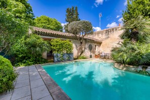 Pool - Oasis Centre Charme House with Shared Pool, Wi-Fi, and Air Conditioning (Montpellier)