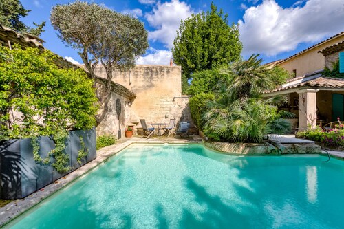Oasis Centre Charme House with Shared Pool, Wi-Fi, and Air Conditioning