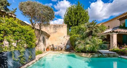 Villa 'Oasis Centre Charme' with Shared Pool, Wi-Fi and Air Conditioning