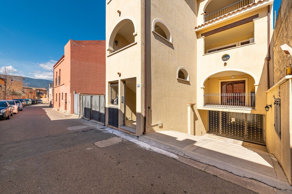 Apartamento vacacional "Via Giardini 18" con terraza privada, aire acondicionado y Wi-Fi