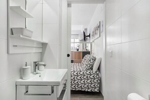 Ducha, secador de pelo y toallas