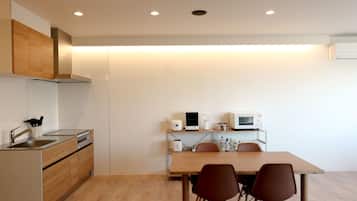 Fridge, microwave, stovetop, cookware/dishes/utensils