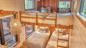 3 bedrooms, desk, free WiFi, bed sheets