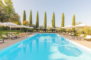 Pool - Farmhouse 'Il Greppo - Appartamento Sangiovese' with Shared Pool, Shared Garden and Air Conditioning (Montepulciano)