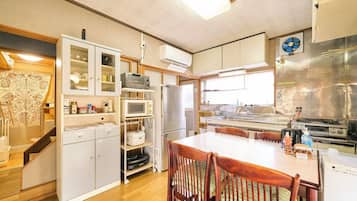 Fridge, microwave, stovetop, cookware/dishes/utensils