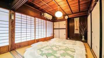 2 bedrooms, desk, free WiFi, bed sheets