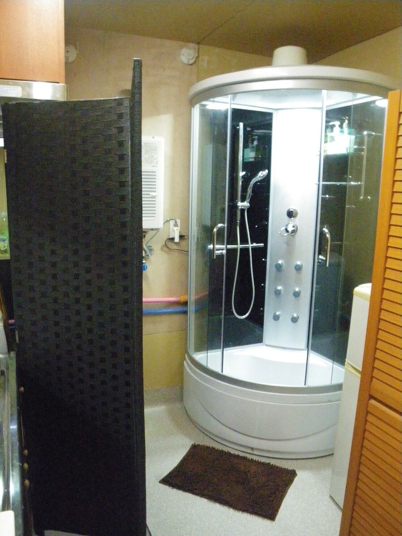 Hair dryer, towels