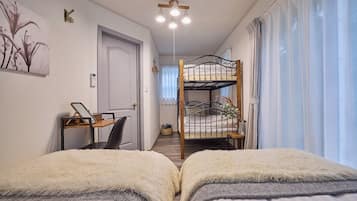 4 bedrooms, desk, iron/ironing board, free WiFi