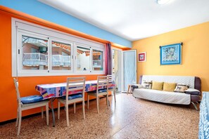 TV - Apartment 'Nexo' with Private Terrace, Balcony, and Wi-Fi (Salou)