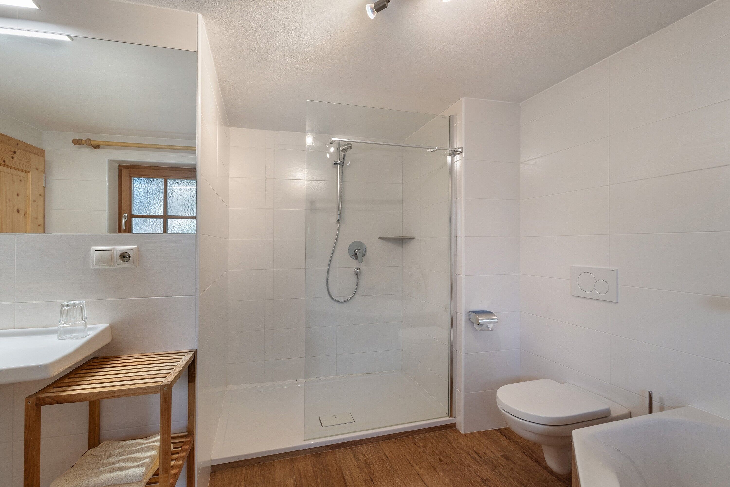 Bathtub, towels