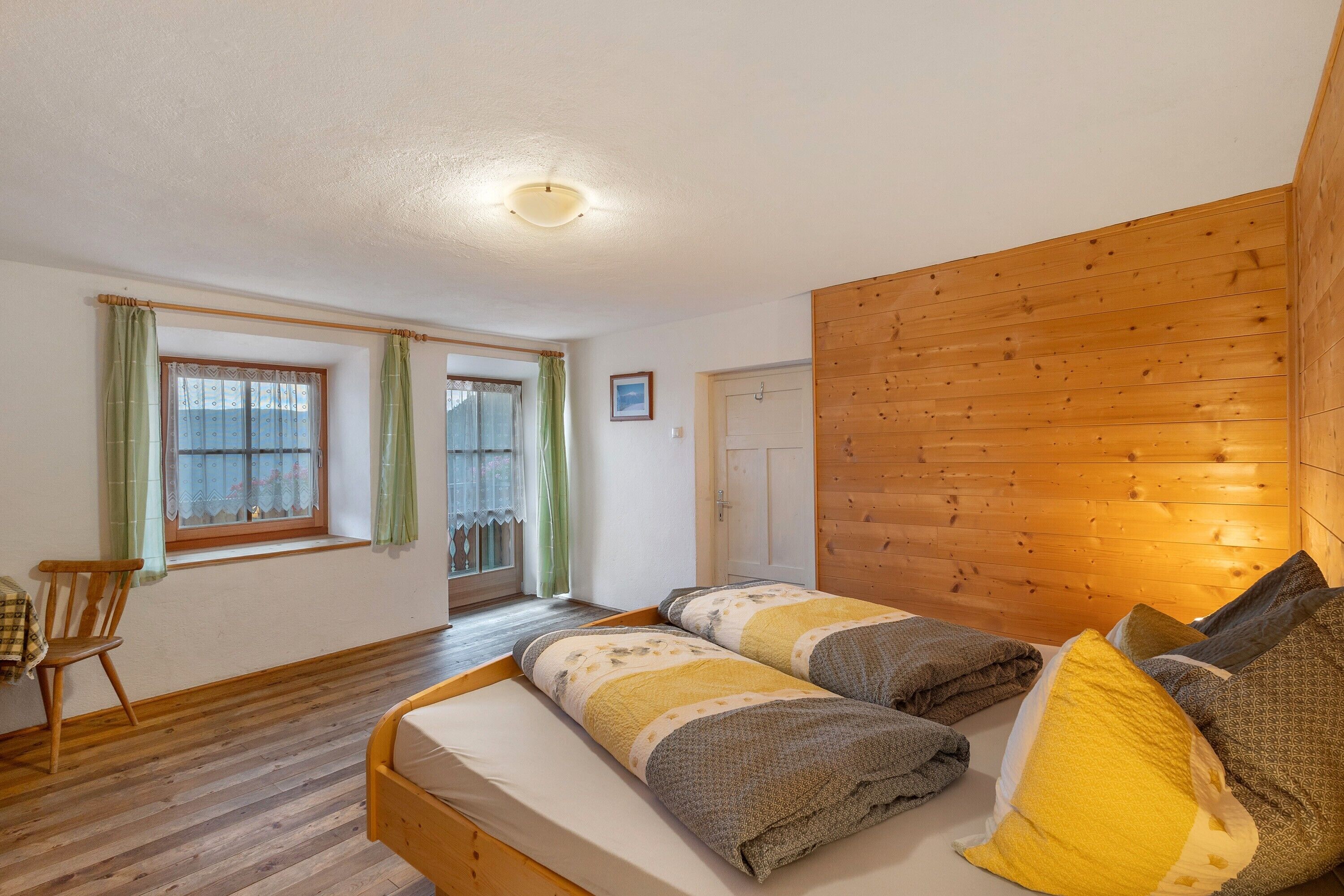 5 bedrooms, free WiFi, bed sheets