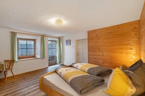 5 chambres, accès au Wi-Fi (inclus), literie fournie