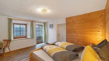 5 bedrooms, free WiFi, bed sheets