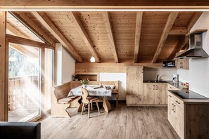 Dining - Apartment "Oberhof Panorama" with Mountain View, Balcony & Wi-Fi (Vallarga)