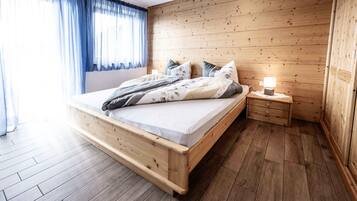 2 sovrum, skrivbord, gratis wi-fi och sängkläder